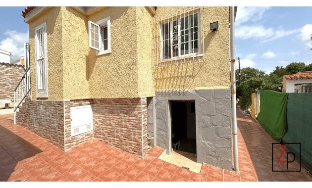 Resale - Villa -
San Fulgencio - urb. La Marina