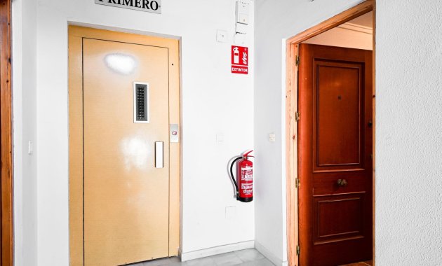 Resale - Apartment  -
Torrevieja - El Acequión - Los Náufragos