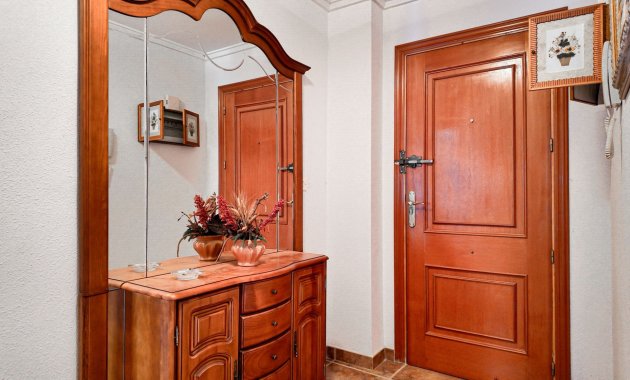 Resale - Apartment  -
Torrevieja - El Acequión - Los Náufragos