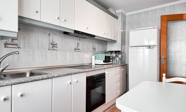 Resale - Apartment  -
Torrevieja - El Acequión - Los Náufragos