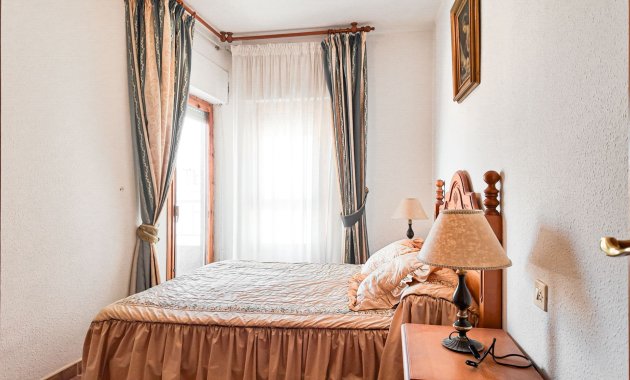 Resale - Apartment  -
Torrevieja - El Acequión - Los Náufragos