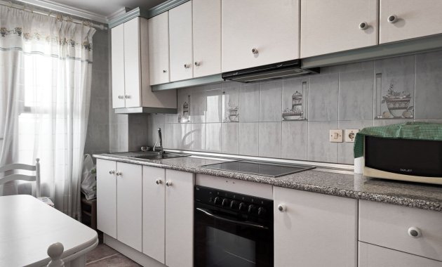 Resale - Apartment  -
Torrevieja - El Acequión - Los Náufragos