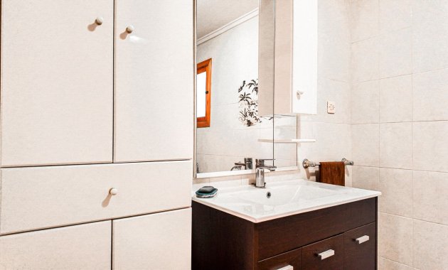 Resale - Apartment  -
Torrevieja - El Acequión - Los Náufragos