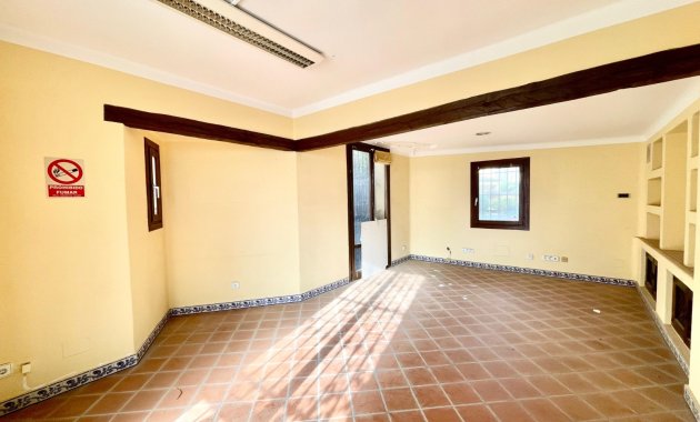 Resale - Commercial -
Torrevieja - Playa Los Locos