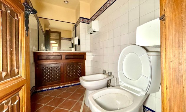 Resale - Commercial -
Torrevieja - Playa Los Locos