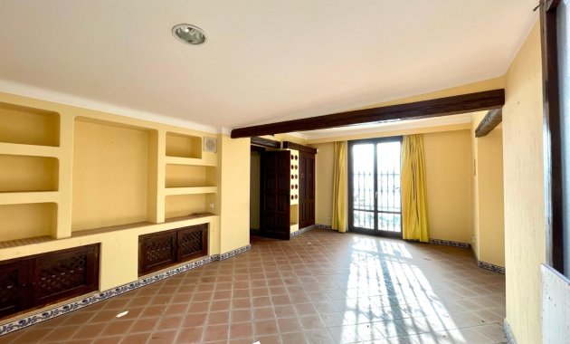 Resale - Commercial -
Torrevieja - Playa Los Locos