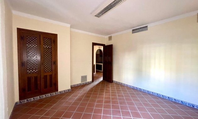 Resale - Commercial -
Torrevieja - Playa Los Locos