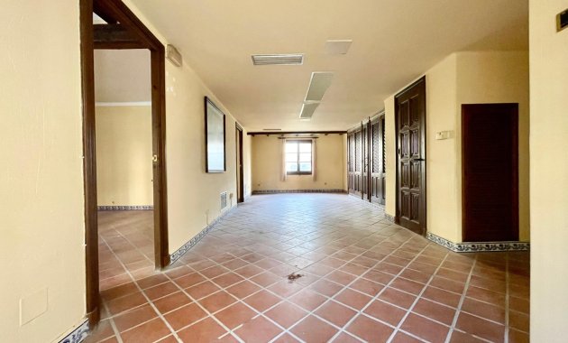 Resale - Commercial -
Torrevieja - Playa Los Locos