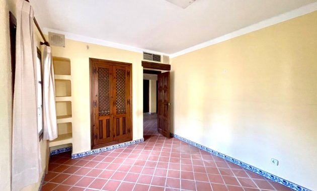 Resale - Commercial -
Torrevieja - Playa Los Locos