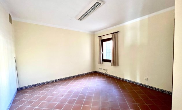 Resale - Commercial -
Torrevieja - Playa Los Locos