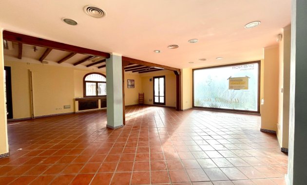 Resale - Commercial -
Torrevieja - Playa Los Locos