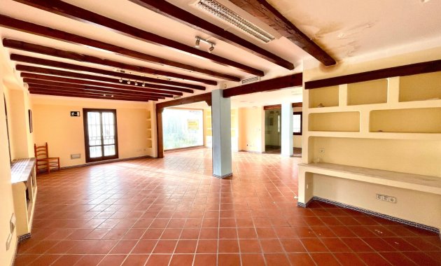 Resale - Commercial -
Torrevieja - Playa Los Locos