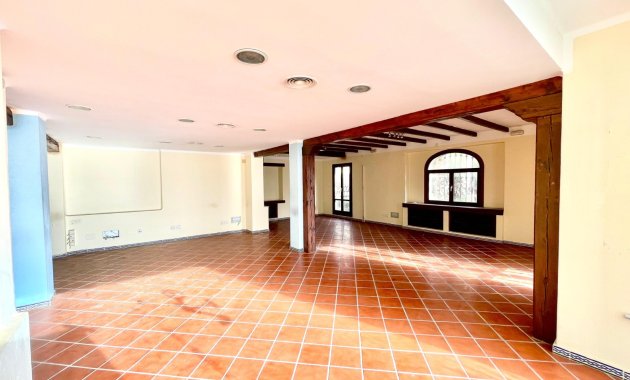 Resale - Commercial -
Torrevieja - Playa Los Locos