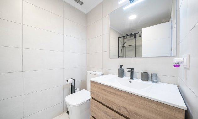 Resale - Apartment  -
Orihuela Costa - Punta Prima