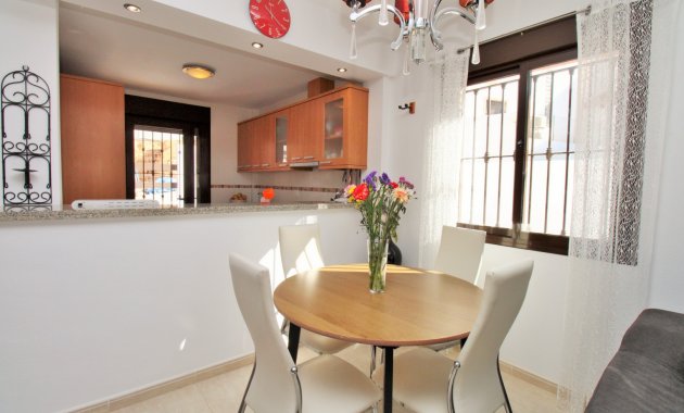 Resale - Villa -
Villamartín - PAU 8