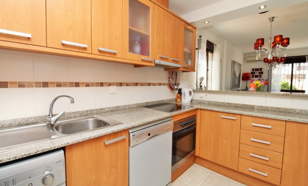 Resale - Villa -
Villamartín - PAU 8