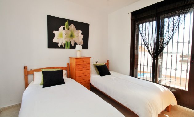 Resale - Villa -
Villamartín - PAU 8