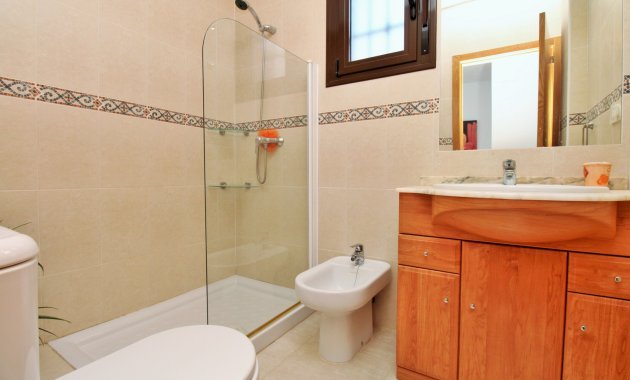 Resale - Villa -
Villamartín - PAU 8