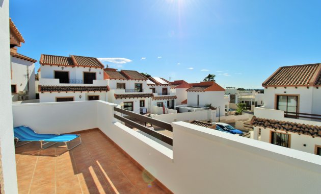 Resale - Villa -
Villamartín - PAU 8
