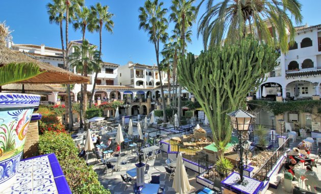 Resale - Villa -
Villamartín - PAU 8