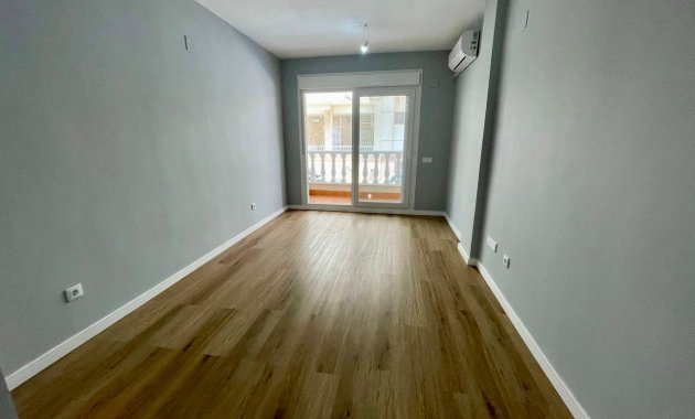 Resale - Apartment  -
Torrevieja - La Mata