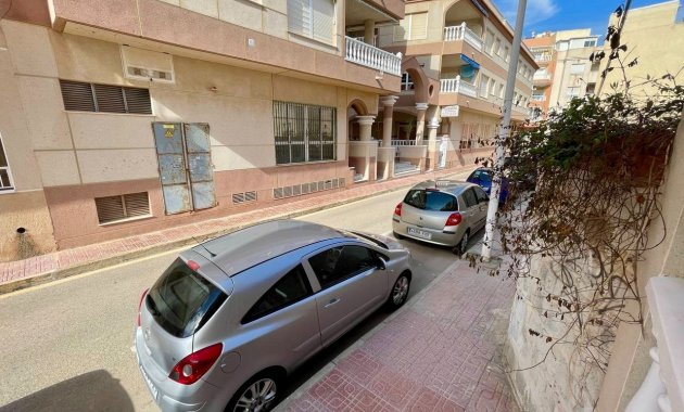 Resale - Apartment  -
Torrevieja - La Mata