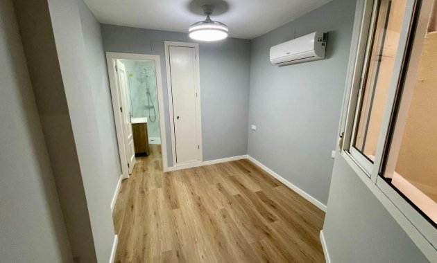 Resale - Apartment  -
Torrevieja - La Mata