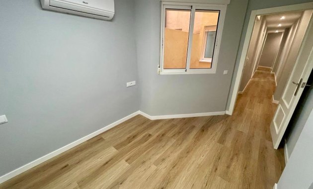Resale - Apartment  -
Torrevieja - La Mata