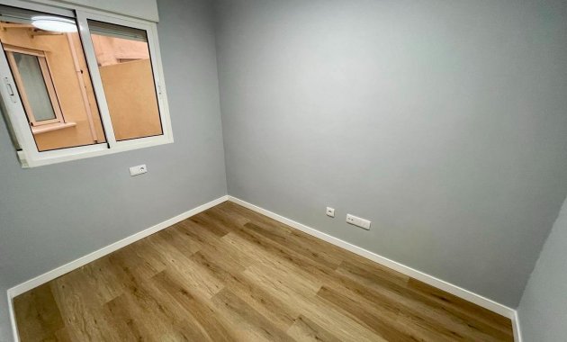Resale - Apartment  -
Torrevieja - La Mata