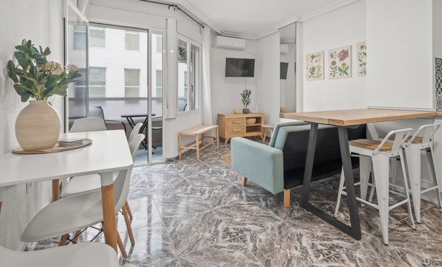 Resale - Apartment  -
Torrevieja - Playa del Cura