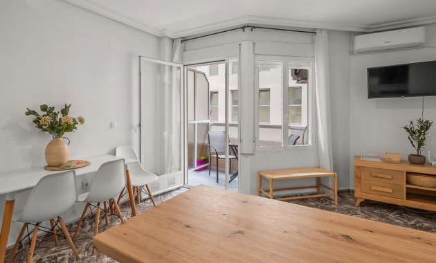 Resale - Apartment  -
Torrevieja - Playa del Cura