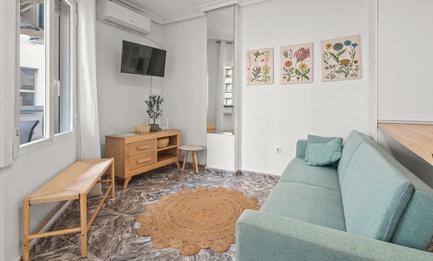 Resale - Apartment  -
Torrevieja - Playa del Cura