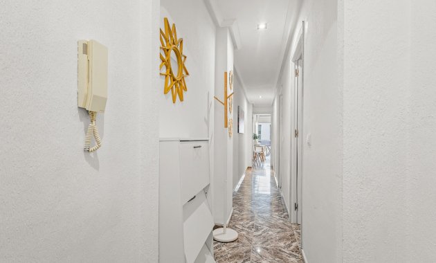 Resale - Apartment  -
Torrevieja - Playa del Cura