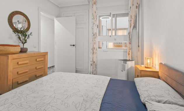 Resale - Apartment  -
Torrevieja - Playa del Cura