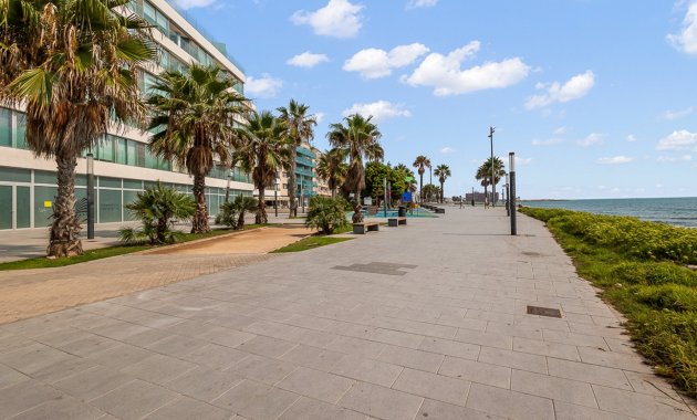 Resale - Apartment  -
Torrevieja - Playa del Cura