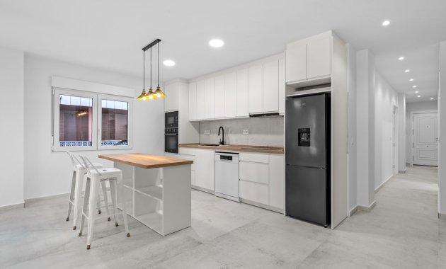 Resale - Apartment  -
Torrevieja - El Acequión - Los Náufragos