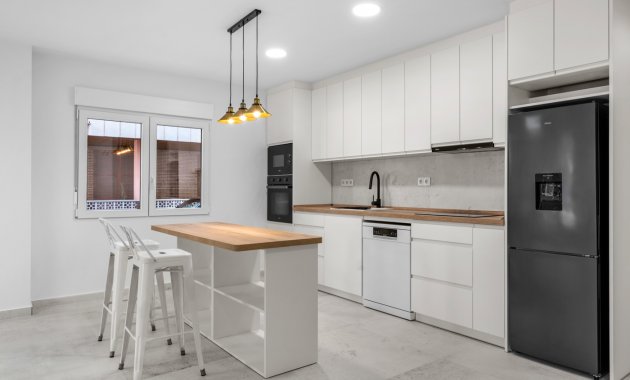 Resale - Apartment  -
Torrevieja - El Acequión - Los Náufragos