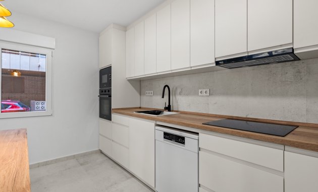 Resale - Apartment  -
Torrevieja - El Acequión - Los Náufragos