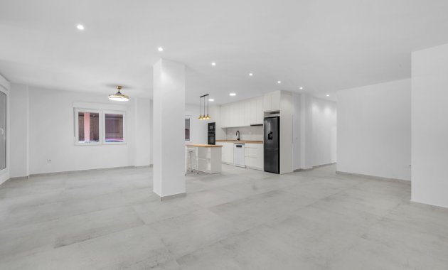 Resale - Apartment  -
Torrevieja - El Acequión - Los Náufragos