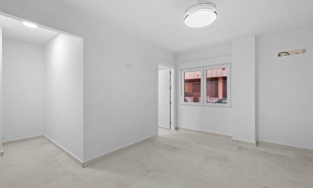 Resale - Apartment  -
Torrevieja - El Acequión - Los Náufragos