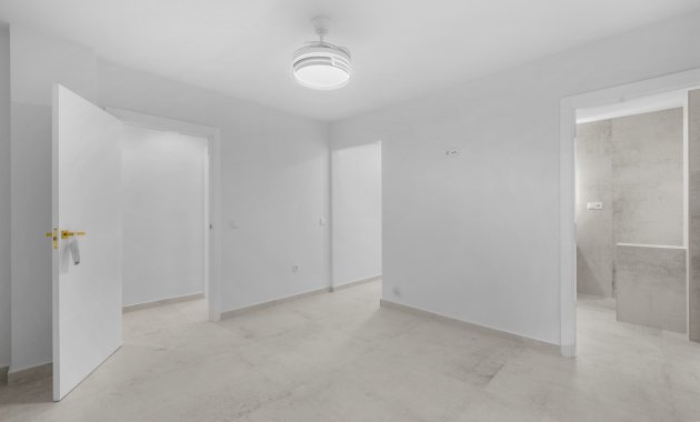 Resale - Apartment  -
Torrevieja - El Acequión - Los Náufragos