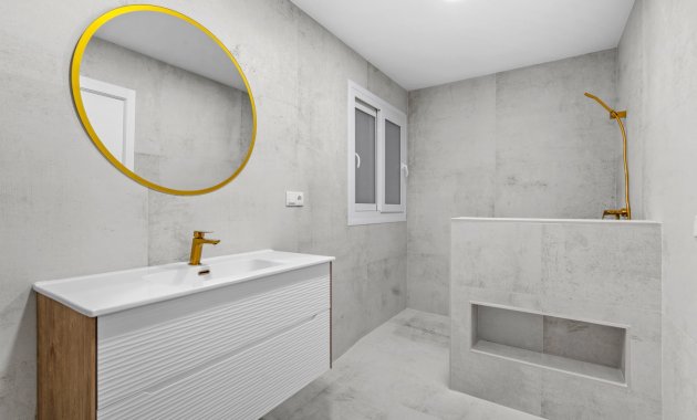 Resale - Apartment  -
Torrevieja - El Acequión - Los Náufragos