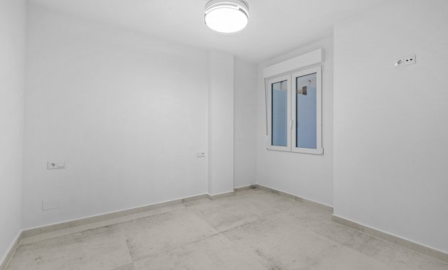 Resale - Apartment  -
Torrevieja - El Acequión - Los Náufragos