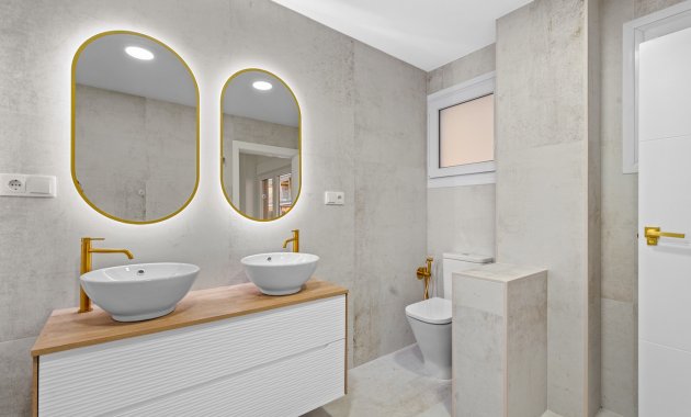 Resale - Apartment  -
Torrevieja - El Acequión - Los Náufragos