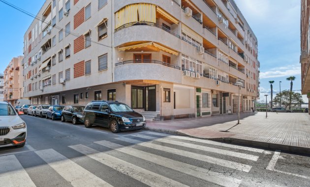 Resale - Apartment  -
Torrevieja - El Acequión - Los Náufragos