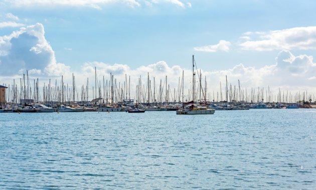 Resale - Apartment  -
Torrevieja - El Acequión - Los Náufragos