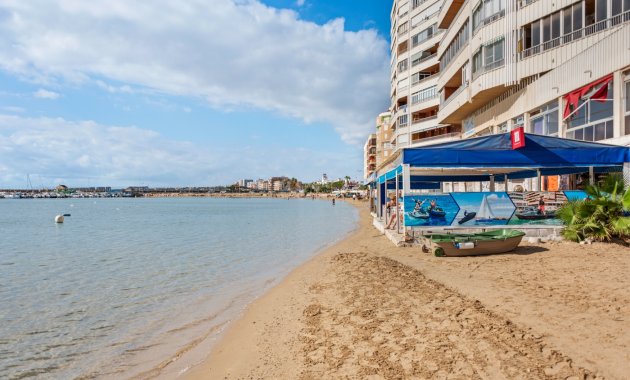 Resale - Apartment  -
Torrevieja - El Acequión - Los Náufragos