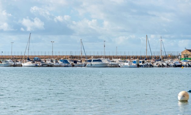 Resale - Apartment  -
Torrevieja - El Acequión - Los Náufragos