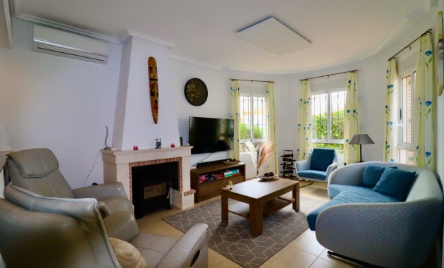 Resale - Villa -
Guardamar del Segura - El Raso