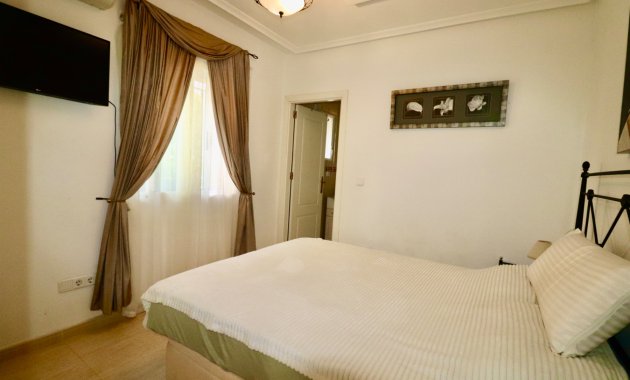 Resale - Villa -
Guardamar del Segura - El Raso